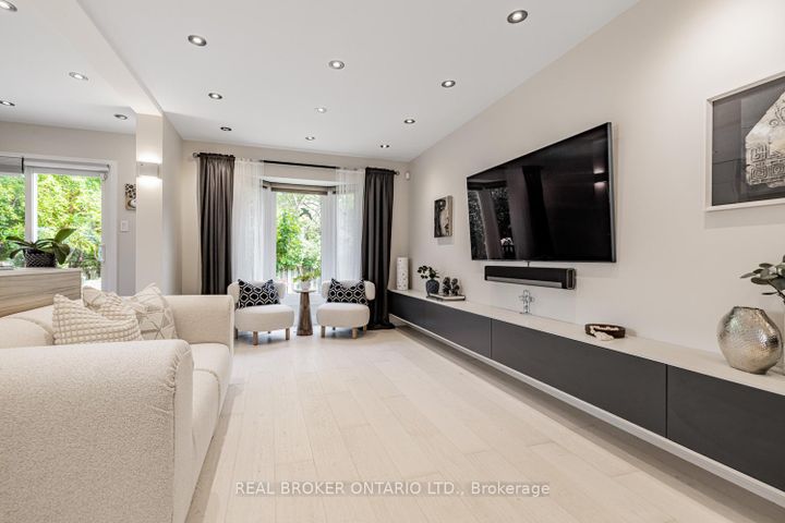 Photo 15 at 57 Glenmanor Way, Yorkhill, Vaughan