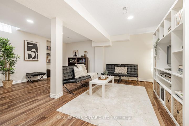 Photo 28 at 57 Glenmanor Way, Yorkhill, Vaughan