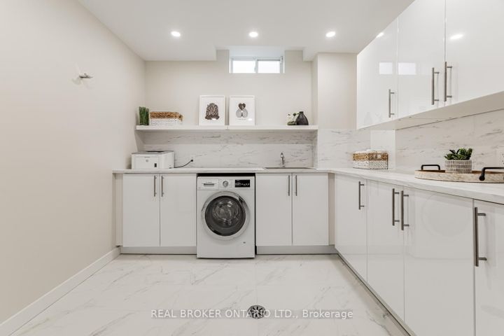 Photo 30 at 57 Glenmanor Way, Yorkhill, Vaughan