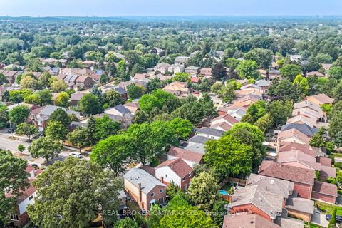 Photo 41 at 57 Glenmanor Way, Yorkhill, Vaughan