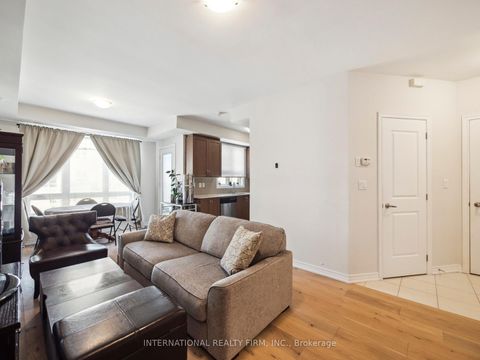 Photo 4 at 14 - 9621 Jane Street, Maple, Vaughan