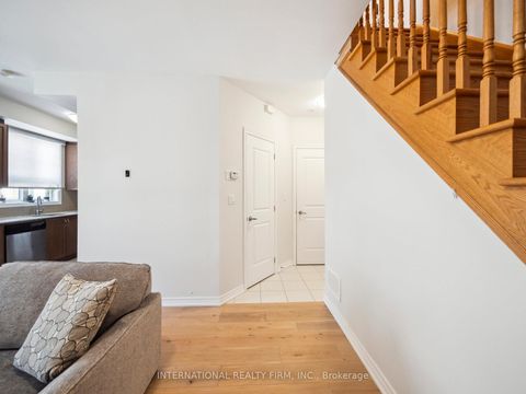 Photo 5 at 14 - 9621 Jane Street, Maple, Vaughan