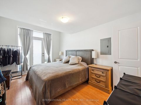 Photo 12 at 14 - 9621 Jane Street, Maple, Vaughan