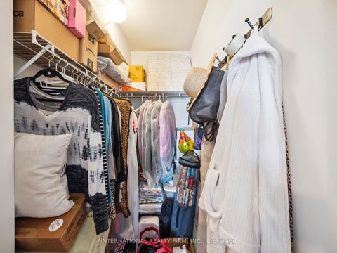 Photo 14 at 14 - 9621 Jane Street, Maple, Vaughan