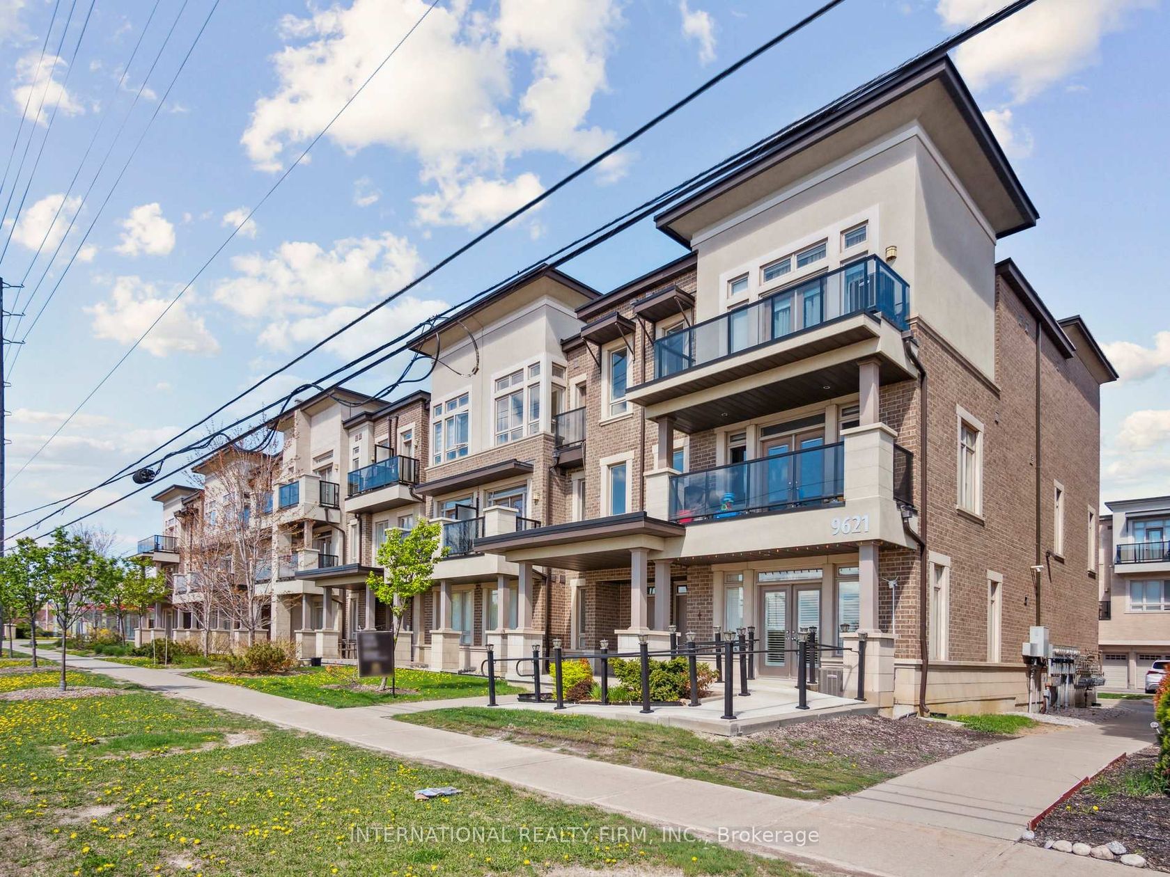 14 - 9621 Jane Street, Maple, Vaughan 