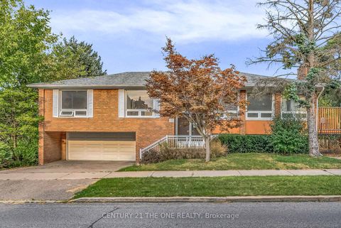 Photo 1 at 225 Maxome Avenue, Newtonbrook East, Toronto