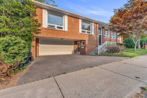 Photo 2 at 225 Maxome Avenue, Newtonbrook East, Toronto