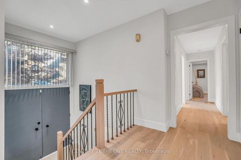 Photo 3 at 225 Maxome Avenue, Newtonbrook East, Toronto