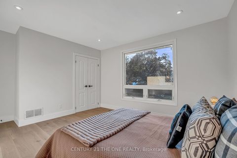Photo 25 at 225 Maxome Avenue, Newtonbrook East, Toronto