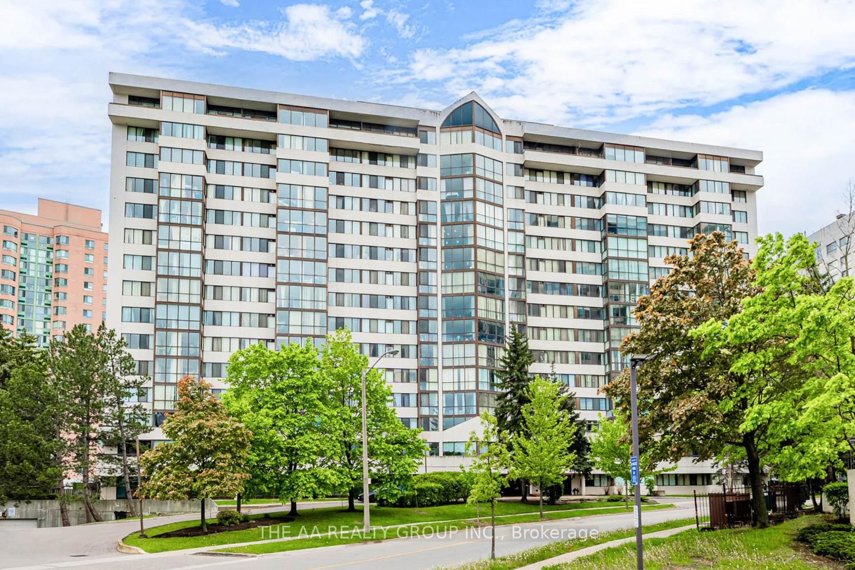 1004 - 21 Markbrook Lane E, Jamestown, Toronto 