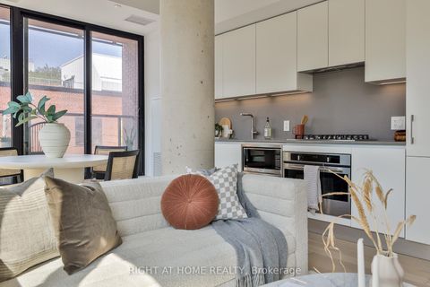 Photo 4 at 208 - 2720 Dundas Street W, Junction Area, Toronto