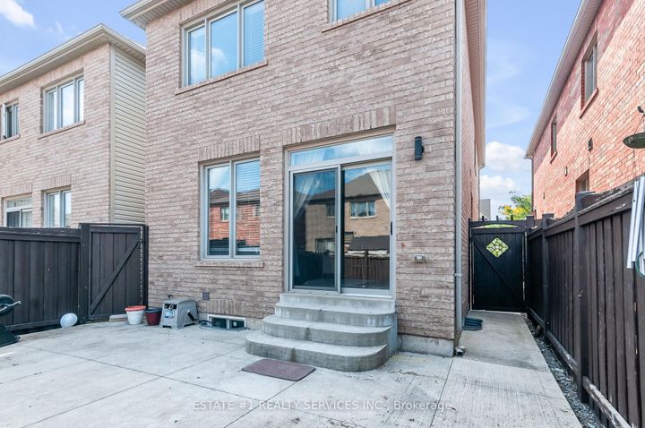 Photo 3 at 13 Andretti Crescent, Credit Valley, Brampton
