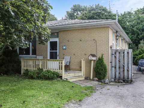 Photo 1 at 16 Bailey Crescent, Aurora Highlands, Aurora
