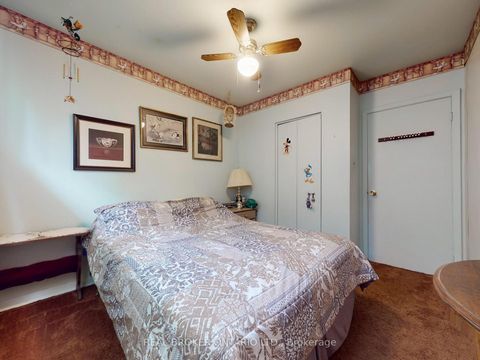 Photo 6 at 16 Bailey Crescent, Aurora Highlands, Aurora