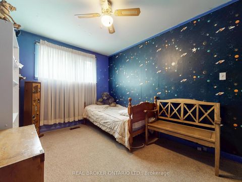 Photo 7 at 16 Bailey Crescent, Aurora Highlands, Aurora