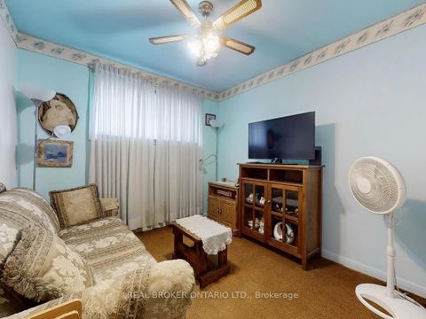 Photo 8 at 16 Bailey Crescent, Aurora Highlands, Aurora