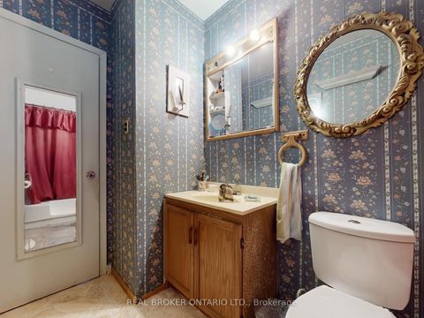 Photo 9 at 16 Bailey Crescent, Aurora Highlands, Aurora