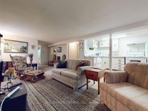 Photo 11 at 16 Bailey Crescent, Aurora Highlands, Aurora