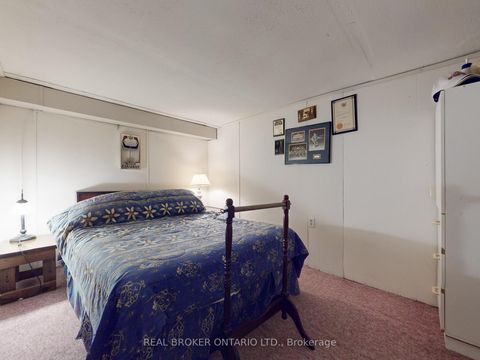 Photo 12 at 16 Bailey Crescent, Aurora Highlands, Aurora