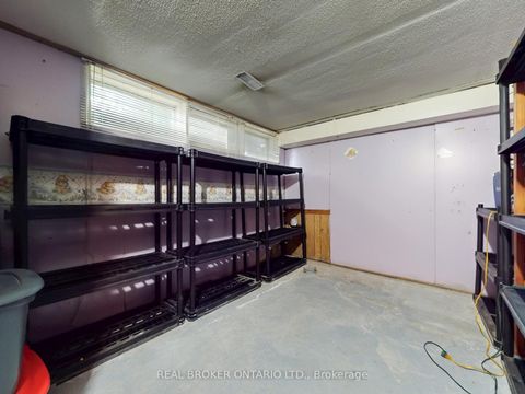Photo 13 at 16 Bailey Crescent, Aurora Highlands, Aurora