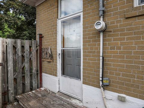 Photo 15 at 16 Bailey Crescent, Aurora Highlands, Aurora