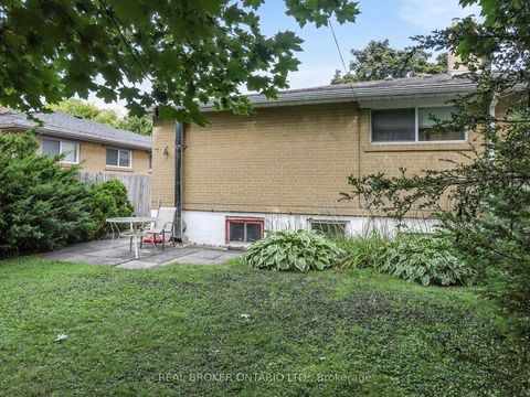 Photo 16 at 16 Bailey Crescent, Aurora Highlands, Aurora
