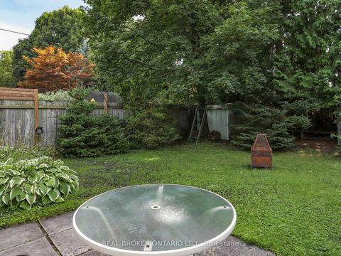 Photo 17 at 16 Bailey Crescent, Aurora Highlands, Aurora