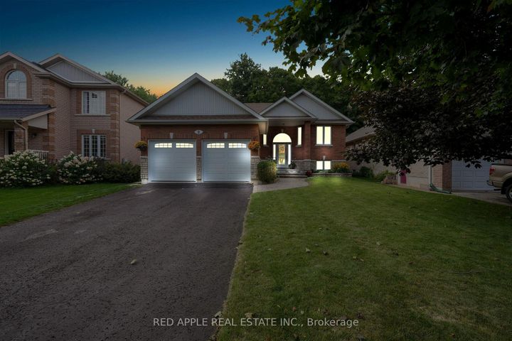 Photo 2 at 9 Sutherland Avenue, Bradford, Bradford West Gwillimbury