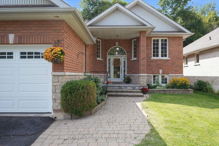 Photo 3 at 9 Sutherland Avenue, Bradford, Bradford West Gwillimbury