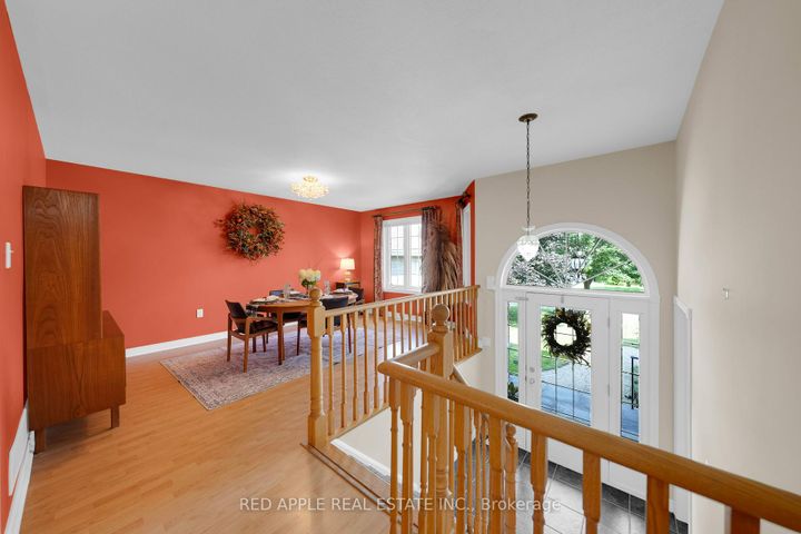 Photo 5 at 9 Sutherland Avenue, Bradford, Bradford West Gwillimbury