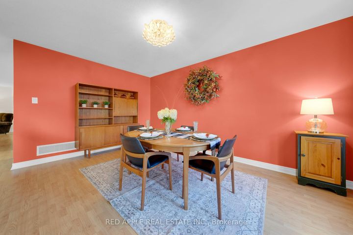 Photo 8 at 9 Sutherland Avenue, Bradford, Bradford West Gwillimbury