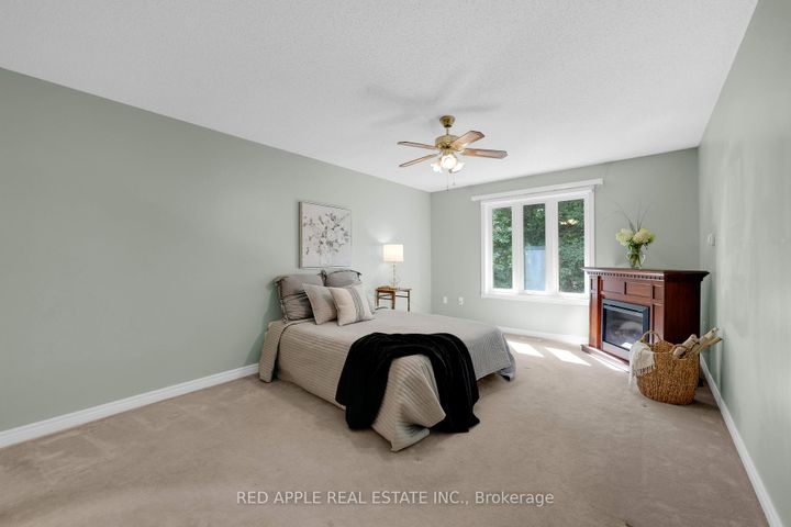 Photo 9 at 9 Sutherland Avenue, Bradford, Bradford West Gwillimbury