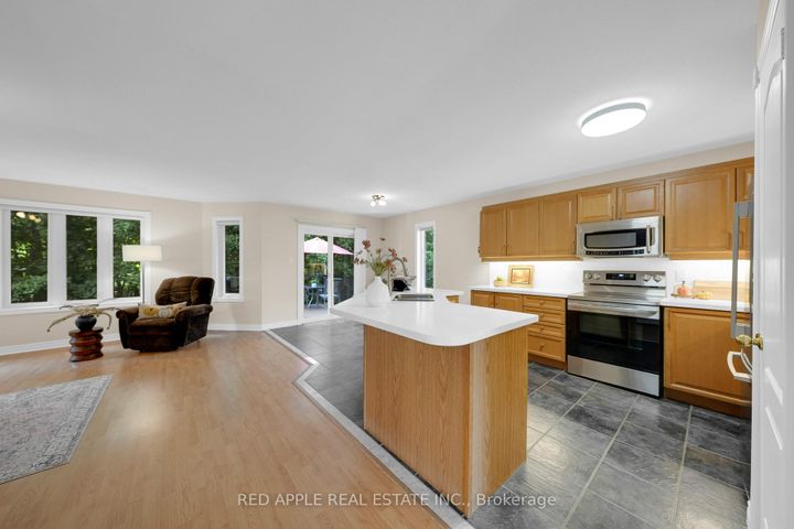 Photo 14 at 9 Sutherland Avenue, Bradford, Bradford West Gwillimbury
