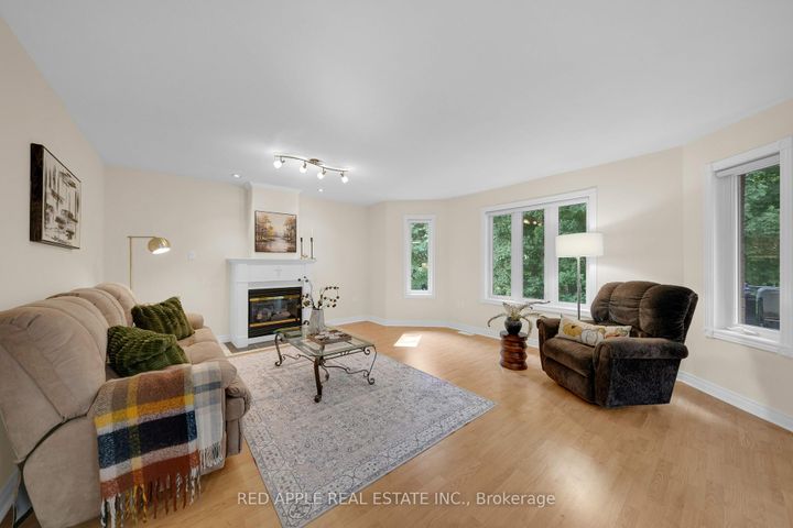 Photo 16 at 9 Sutherland Avenue, Bradford, Bradford West Gwillimbury