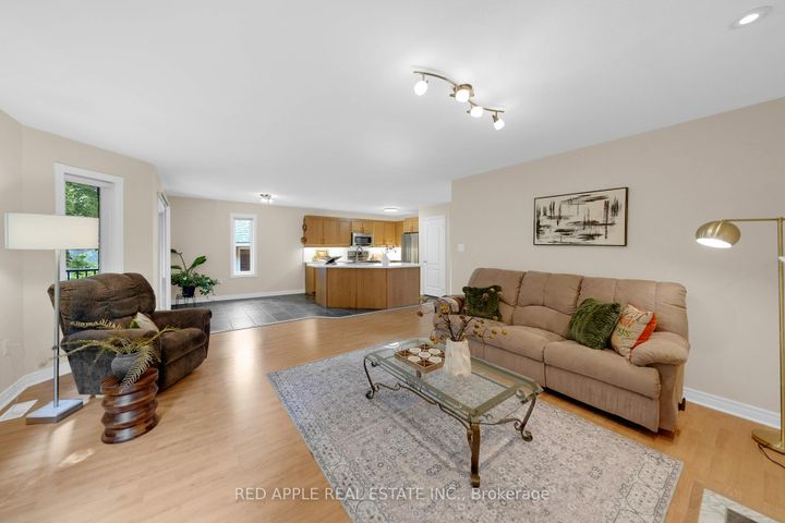 Photo 17 at 9 Sutherland Avenue, Bradford, Bradford West Gwillimbury