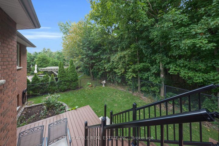 Photo 25 at 9 Sutherland Avenue, Bradford, Bradford West Gwillimbury