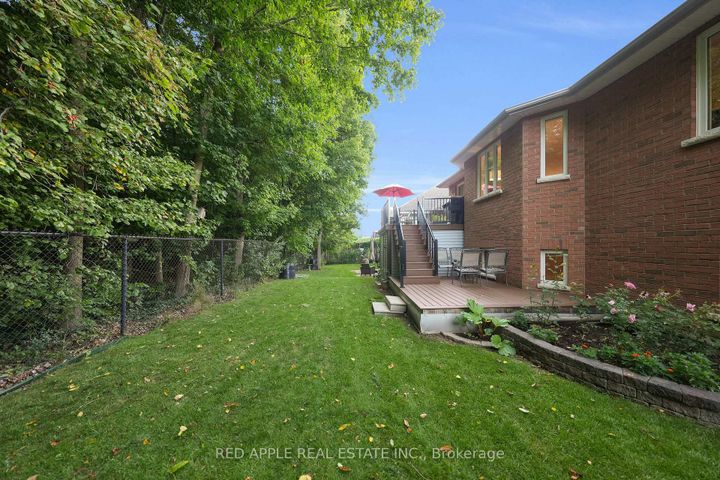 Photo 27 at 9 Sutherland Avenue, Bradford, Bradford West Gwillimbury
