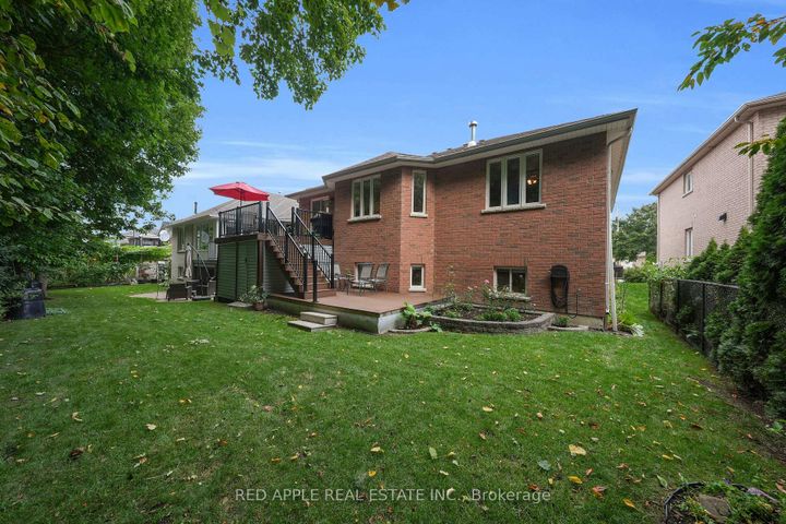 Photo 30 at 9 Sutherland Avenue, Bradford, Bradford West Gwillimbury