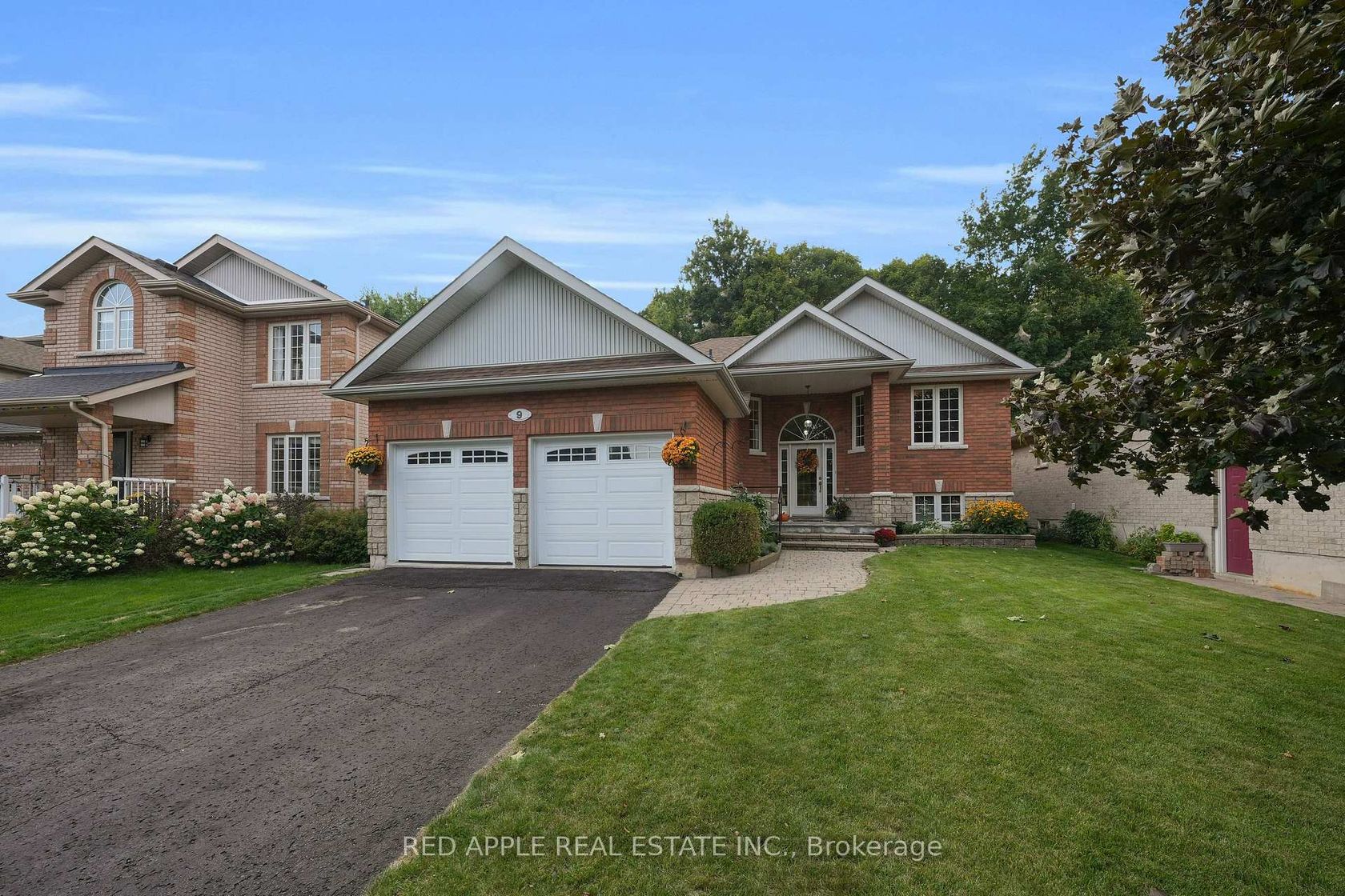 9 Sutherland Avenue, Bradford, Bradford West Gwillimbury 2