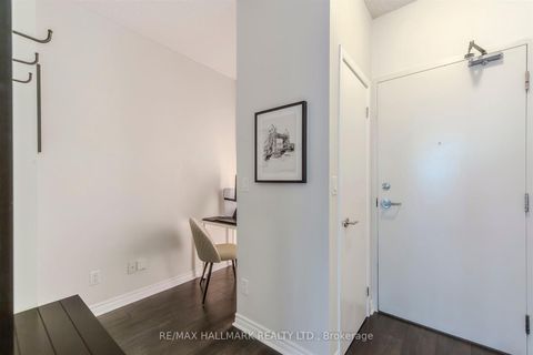 Photo 4 at 1001 - 15 Bruyeres Mews, Niagara, Toronto