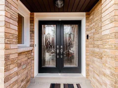 Photo 2 at 52 Mistleflower Court, Oak Ridges, Richmond Hill