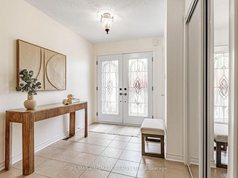 Photo 3 at 52 Mistleflower Court, Oak Ridges, Richmond Hill