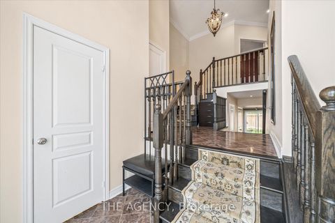 Photo 3 at 32 Timna Crescent, Patterson, Vaughan