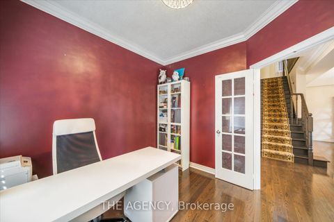 Photo 11 at 32 Timna Crescent, Patterson, Vaughan