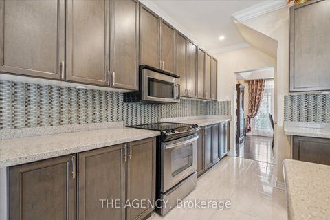 Photo 14 at 32 Timna Crescent, Patterson, Vaughan