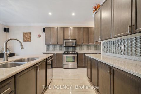 Photo 16 at 32 Timna Crescent, Patterson, Vaughan