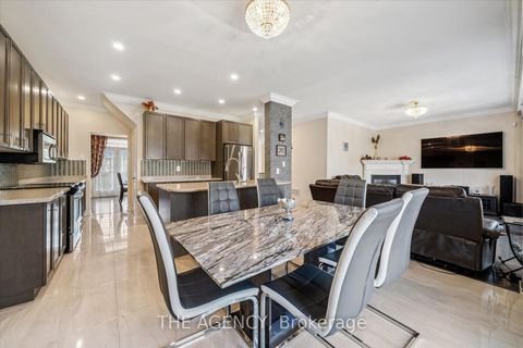 Photo 18 at 32 Timna Crescent, Patterson, Vaughan