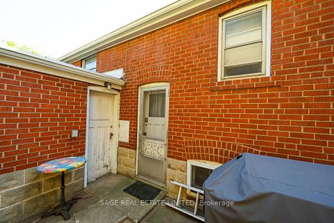 Photo 2 at 45 Four Oaks Gate, East York, Toronto