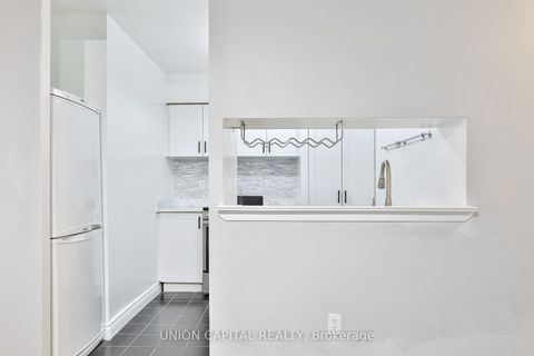 Photo 11 at 2209 - 1055 Bay Street, Bay Street Corridor, Toronto