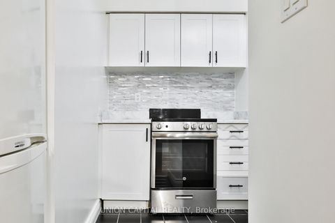 Photo 12 at 2209 - 1055 Bay Street, Bay Street Corridor, Toronto